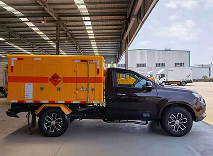 萨迦爆破器材运输车