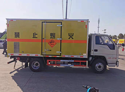 萨迦爆破器材运输车技术升级与安全合规新趋势